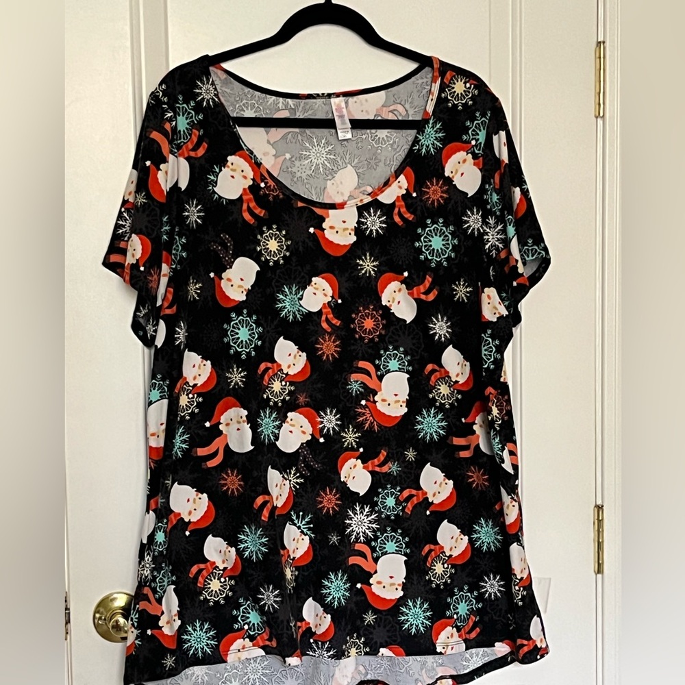 LuLaRoe Festive Santa Snowflakes Print Short sleeve tee shirt Women's Top 3XL